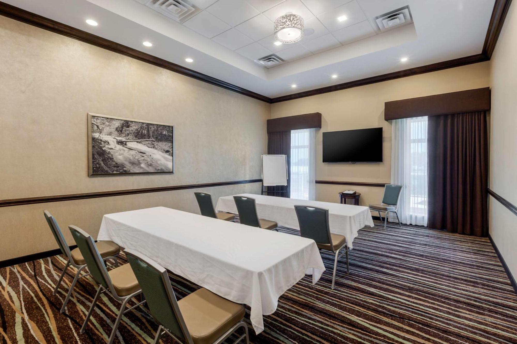 Best Western Plus Walkerton Hotel & Conference Centre ภายนอก รูปภาพ