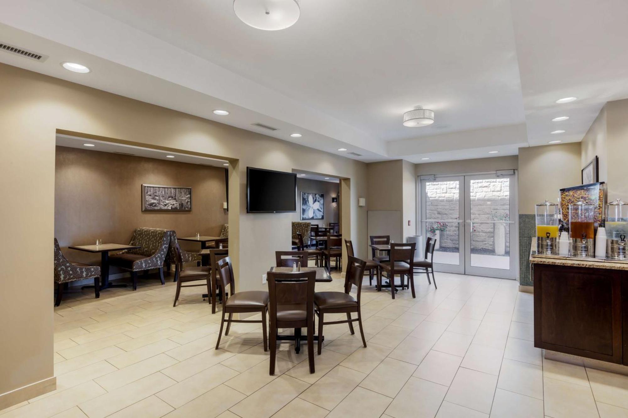Best Western Plus Walkerton Hotel & Conference Centre ภายนอก รูปภาพ