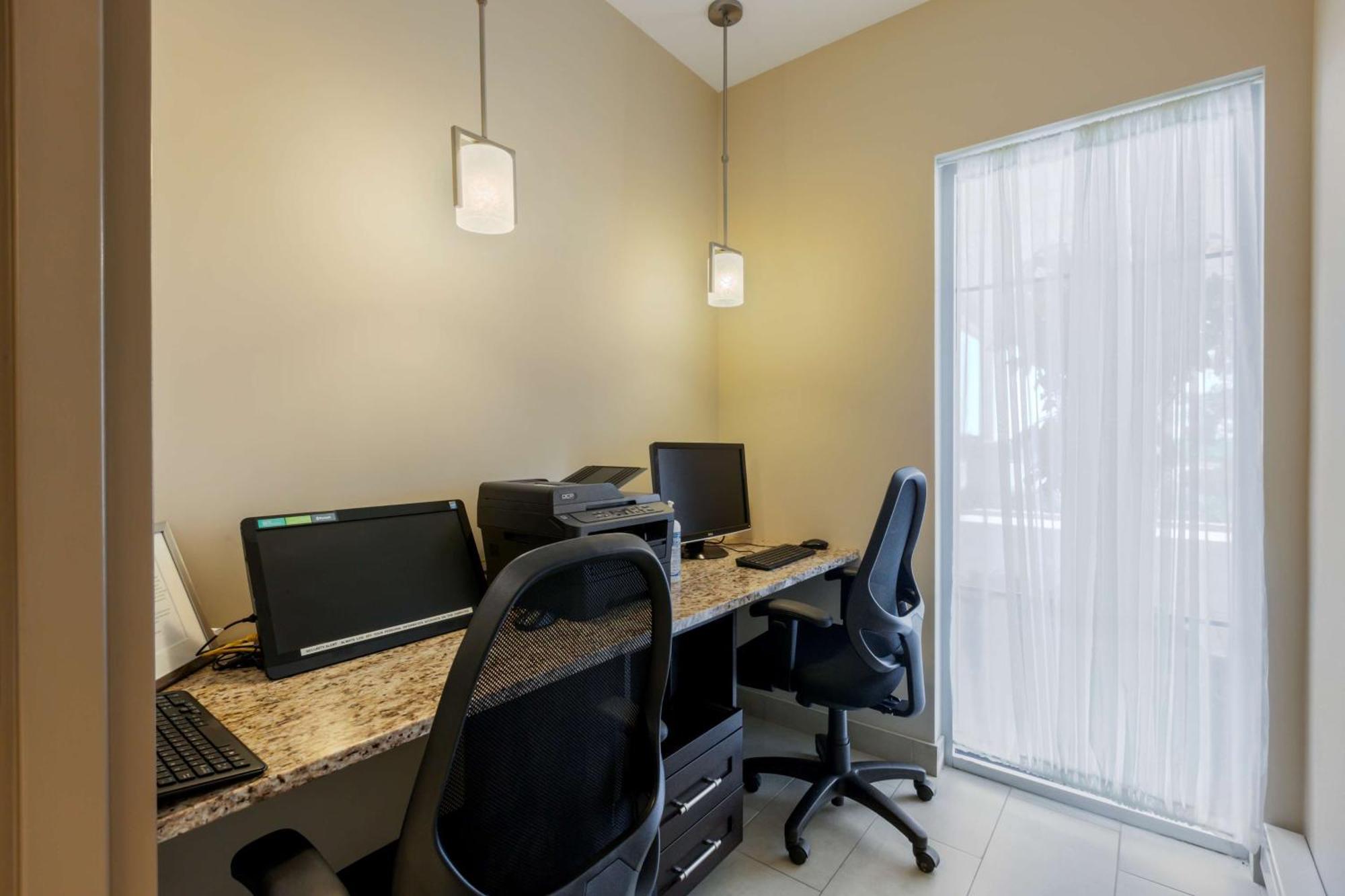 Best Western Plus Walkerton Hotel & Conference Centre ภายนอก รูปภาพ