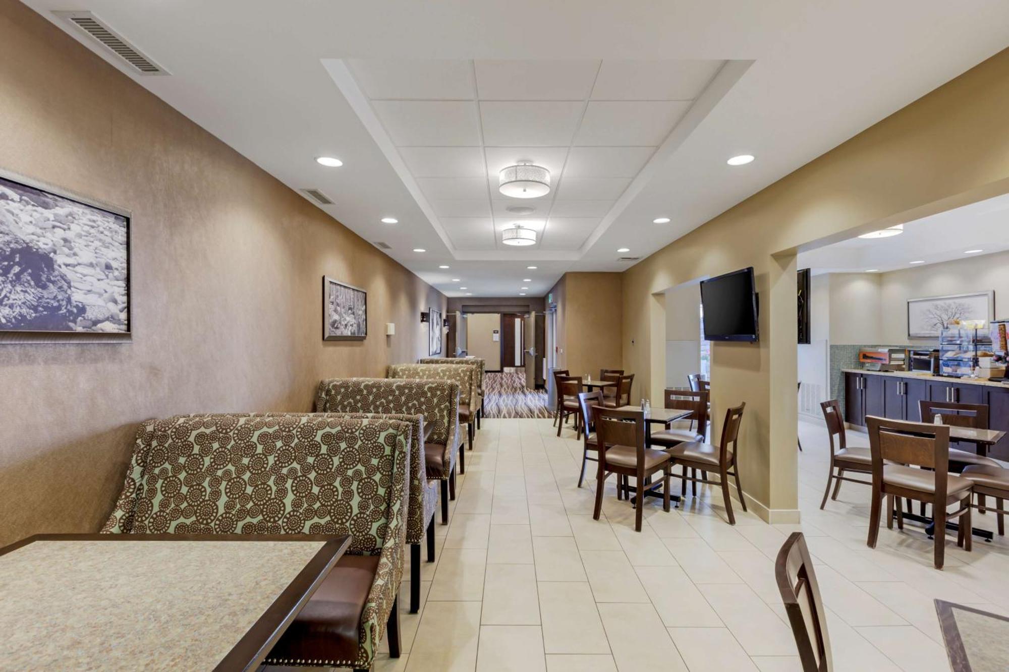 Best Western Plus Walkerton Hotel & Conference Centre ภายนอก รูปภาพ